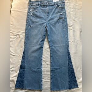 NWT AEO Women's Super High-Rise Flare Jeans, Light Blue Indigo, Size 16